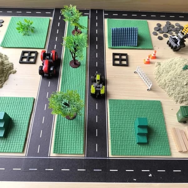 Pronájem senzorického tácu STAVENIŠTĚ na narozeniny a akce. 